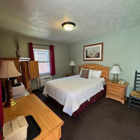 Rugged Country Lodge Pendleton Exterior foto